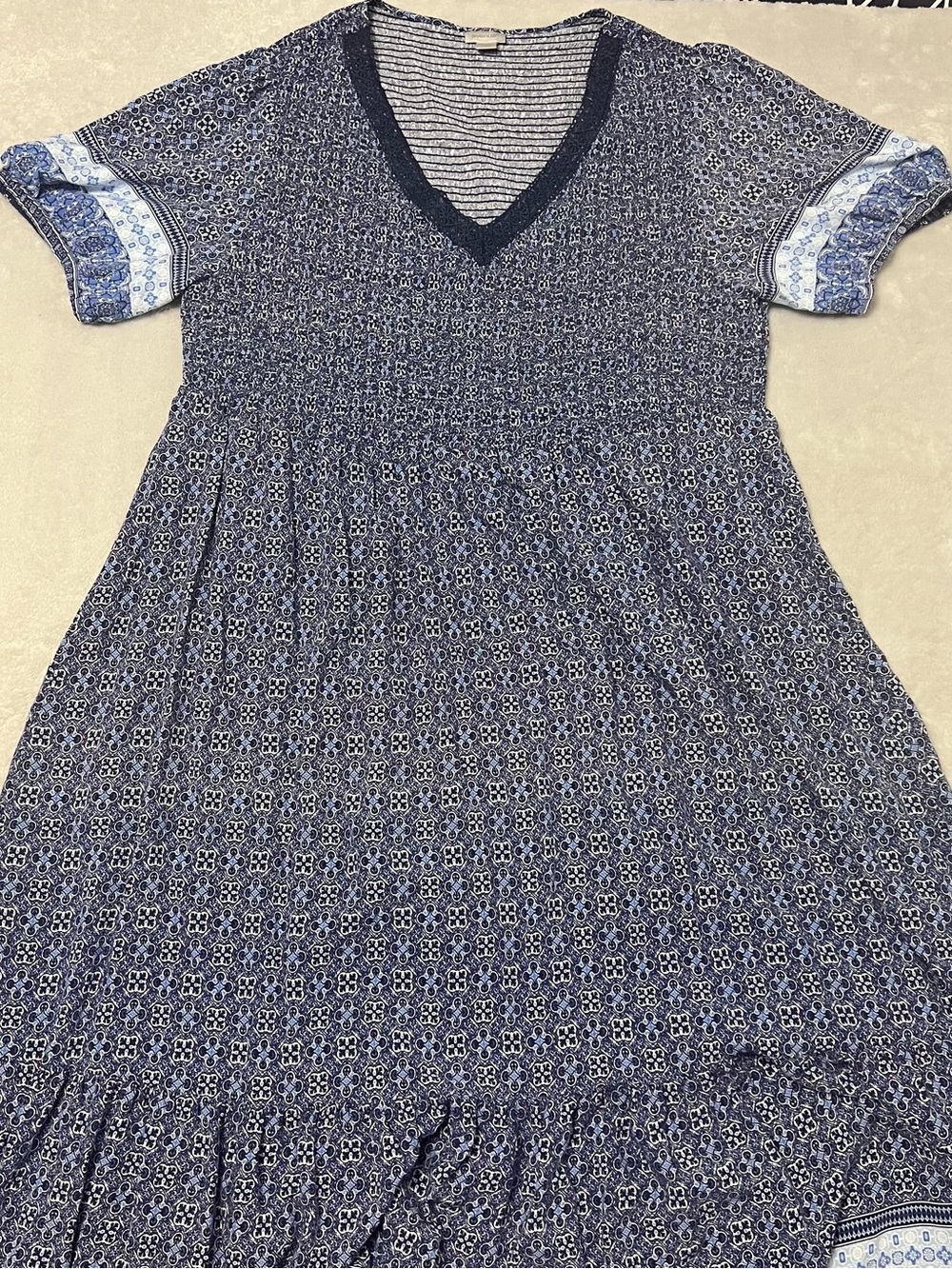 Avenue Blue Patterned Midi Dress with V-Neck